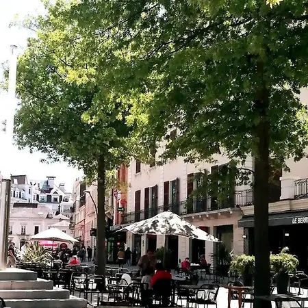 Apartament Le Petit Park-studio-terrasse- Piscine-wifi Fibre *